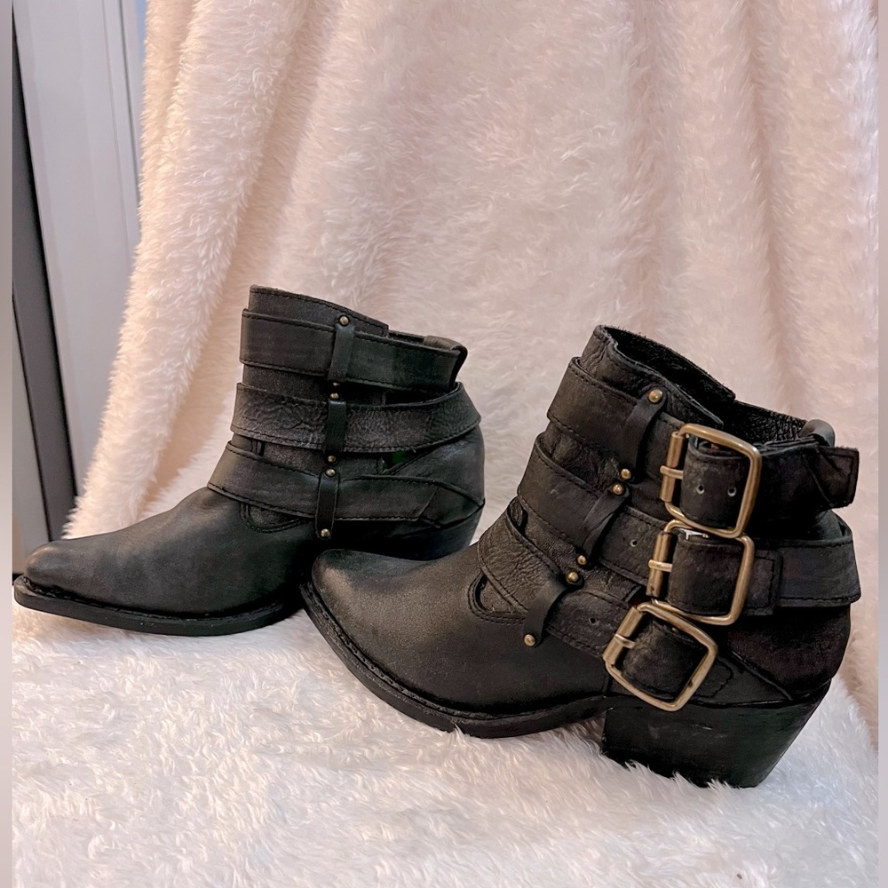 EUC VTG Jeffrey Campbell Sheba 3 buckle ankle boot size 6